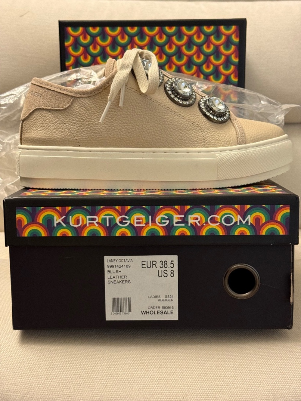 NIB KURT GEIGER GENUINE LEATHER AND SUEDE SNEAKER